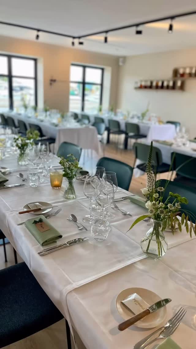 KONFIRMATIONSFEST HOS SPISETID. Foråret har budt på mange smukke konfirmationsfester i vores selskabslokale ved Svendborg Havn. Vi nyder de ungdommelige fester hvor æresgæstens kreativitet og personlighed dekorerer vores rammer så smukt. Konfirmationssæsonen 2026 er allerede godt fyldt op, så går I med tanker om at holde fest ude eller hjemme, så tag endelig fat i os for en uforpligtende snak.